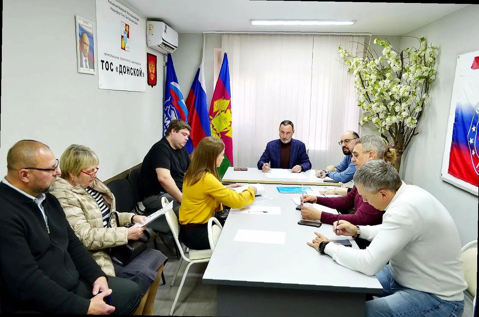 «Виктор Тепляков встретился с жителями в ТОС Донской»