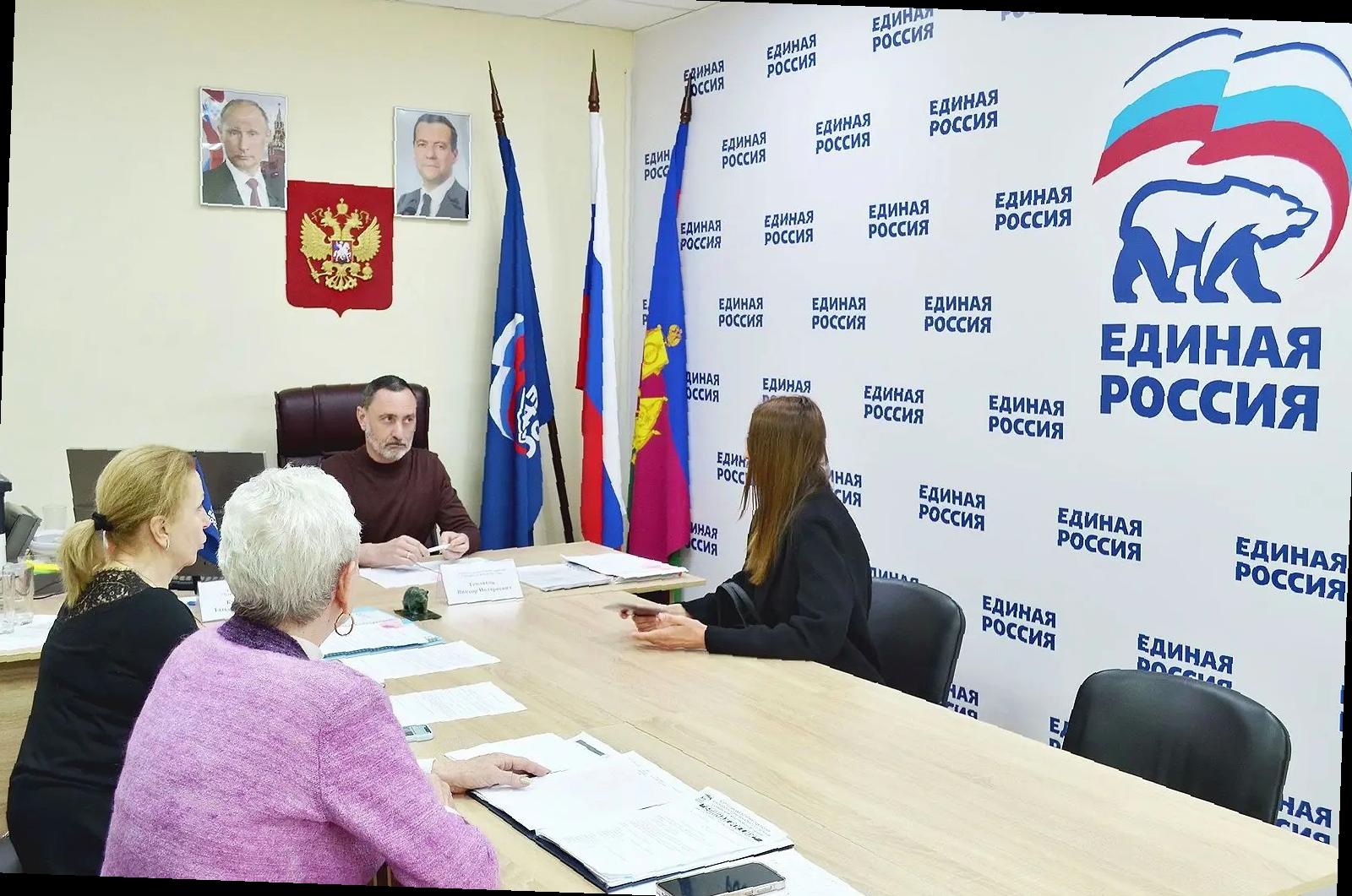 «Виктор Тепляков помогает гражданам в общественной приёмной «Единой России»