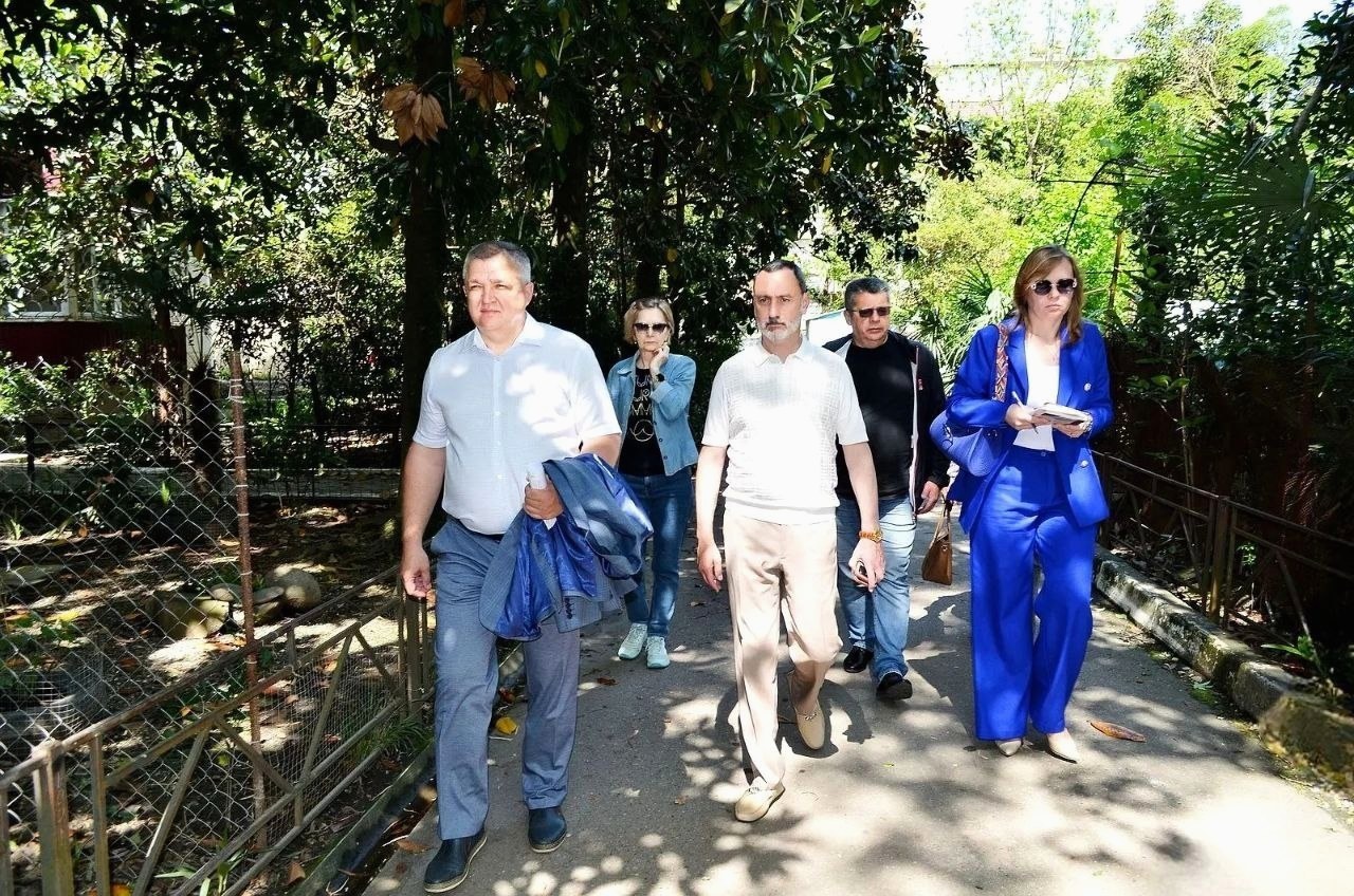 Депутат ЗСК Виктор Тепляков провёл обход микрорайона Гагаринский в Сочи