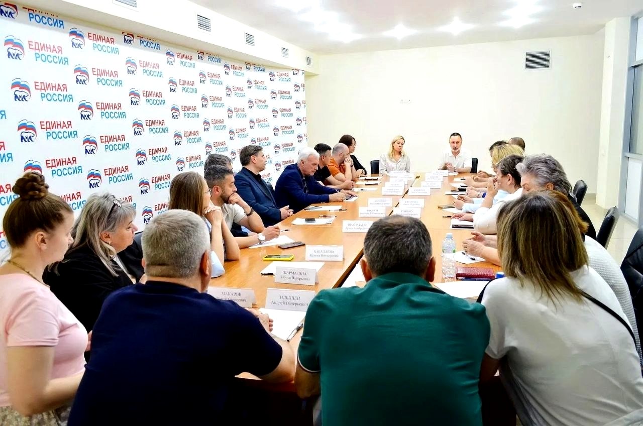 Депутат ЗСК Виктор Тепляков встретился по вопросу гуманитарной помощи в зоне СВО